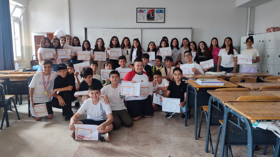 Alemdağ Ortaokulun'da Karne Heyecanı